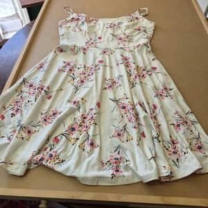Nine Britton Floral Casual Dress in Cream and Pink